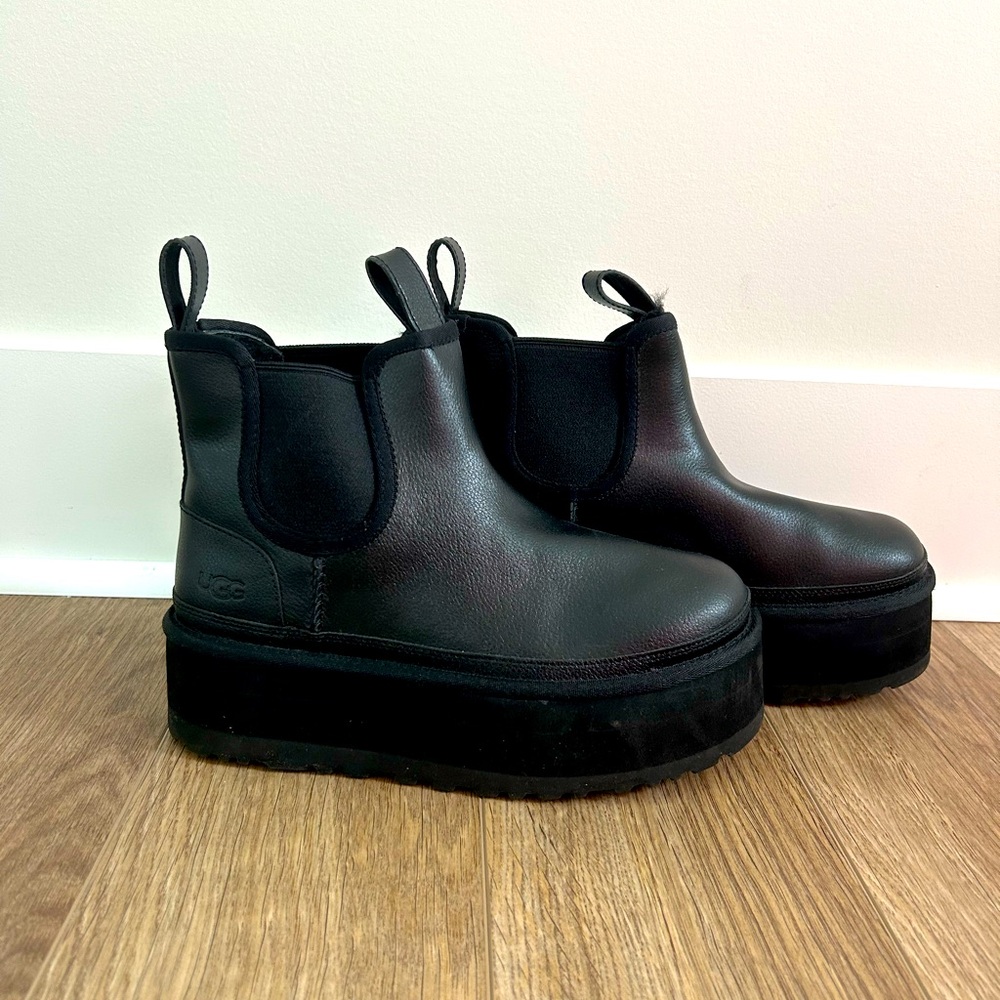 UGG Neumal Chelsea Platform